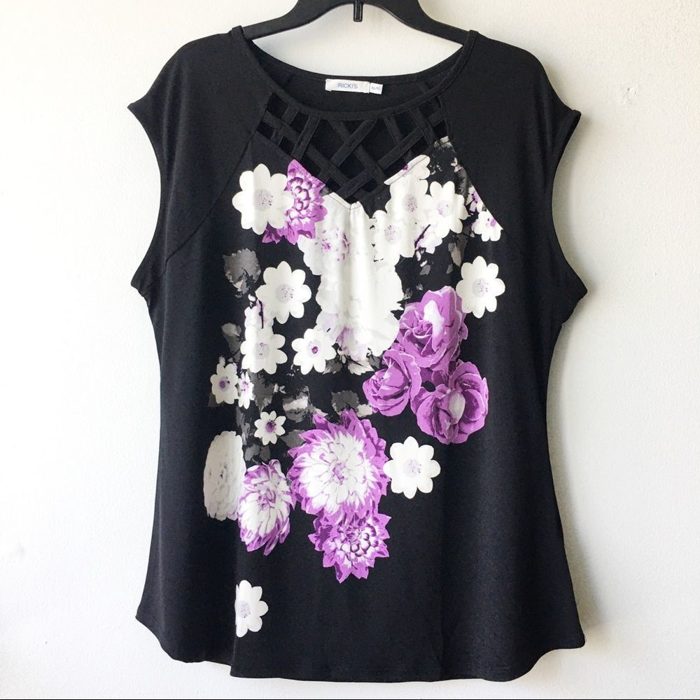 — Ricki’s — NWOT Black w/ Floral Short-Sleeve Top